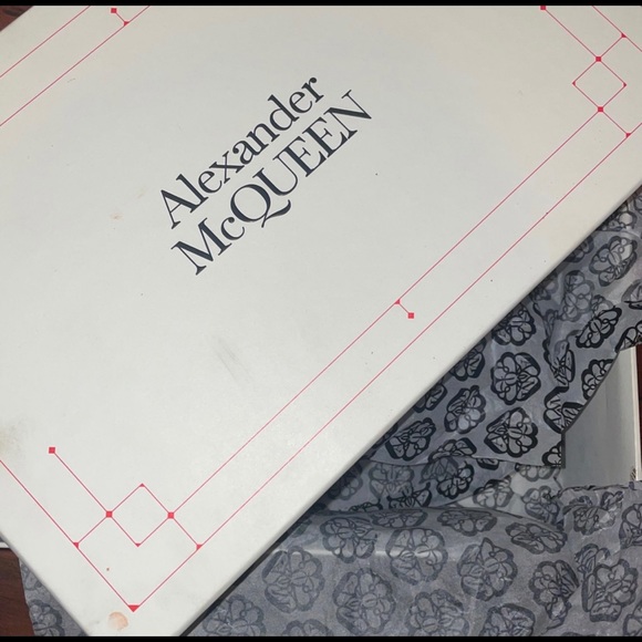 Alexander McQueen size 8.5 - Picture 6 of 7